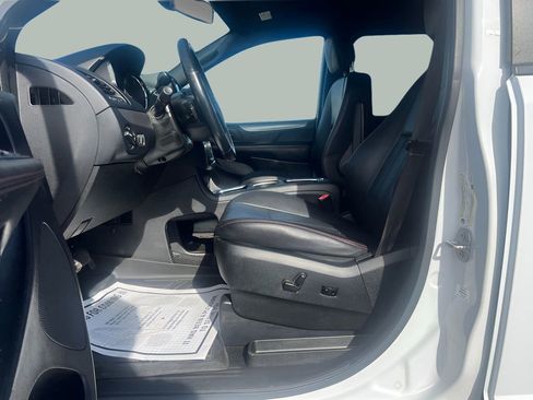 Used 2019 Dodge Grand Caravan GT FWD image 12