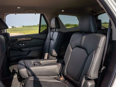 Used 2025 Honda Pilot EX-L image 16