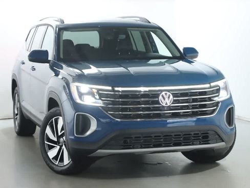 Certified 2026 Volkswagen Atlas SE w/ Panoramic Sunroof Package AWD/4WD image 2