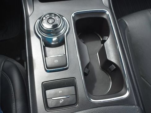 Used 2019 Ford Fusion Energi Titanium FWD image 33