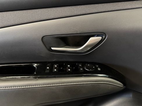 Used 2025 Hyundai Tucson Limited AWD/4WD image 19