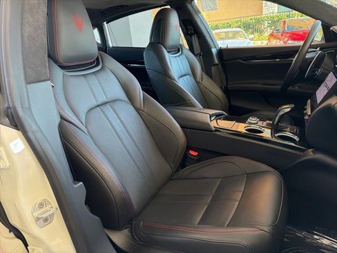 Used 2023 Maserati Quattroporte Modena image 19