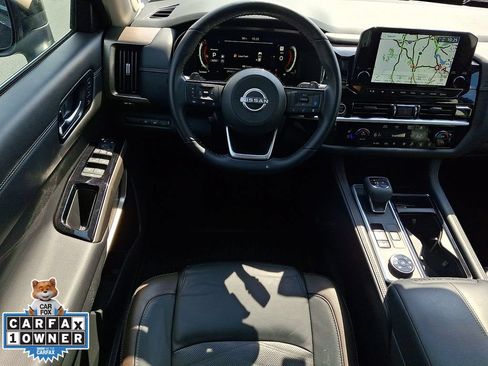 Used 2023 Nissan Pathfinder Platinum AWD/4WD image 2