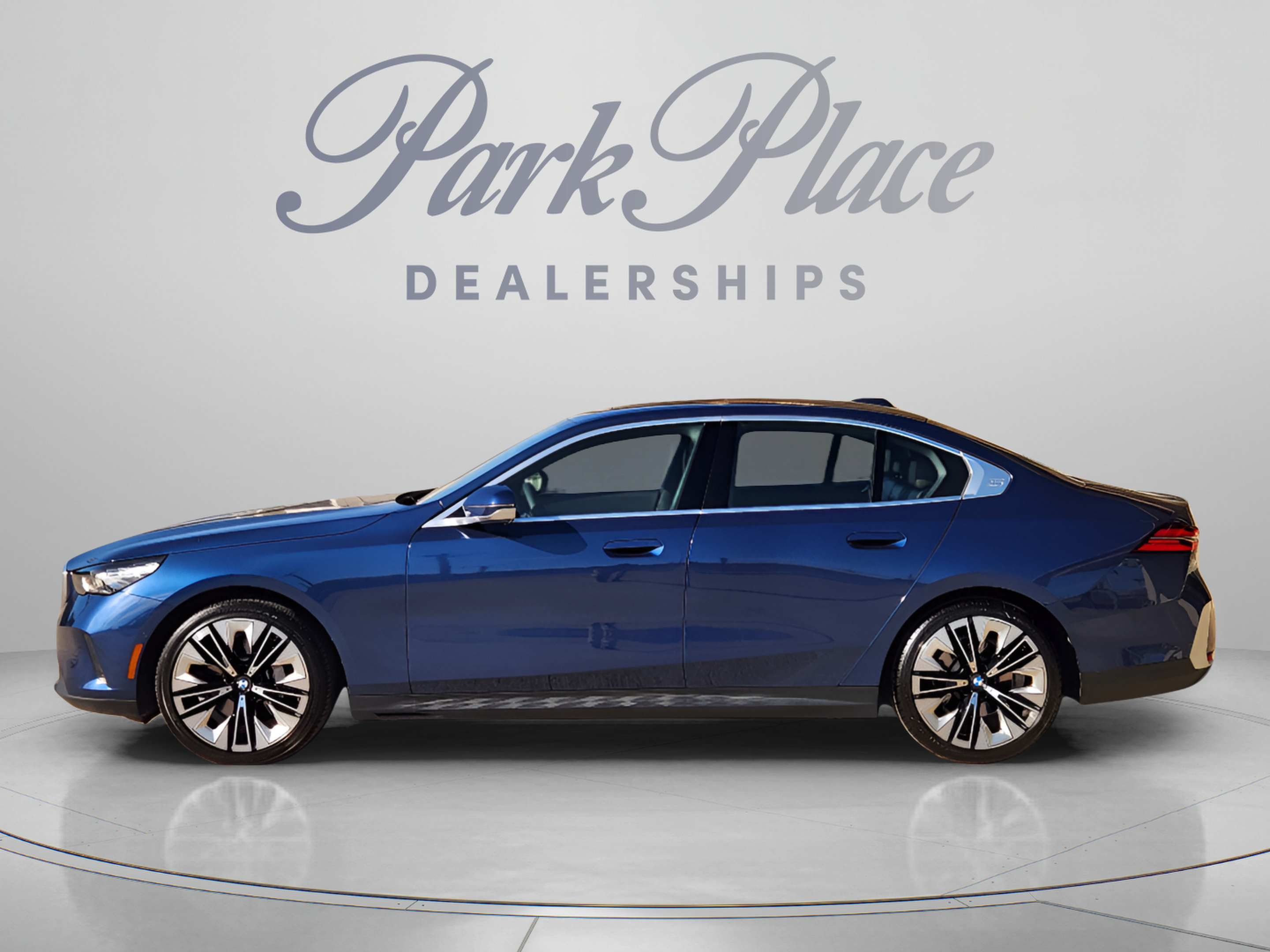 Used 2024 BMW 530i w/ Convenience Package RWD image 2