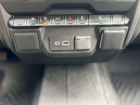 Used 2024 Chevrolet Silverado 1500 Custom Trail Boss w/ LPO, Dark Essentials Package image 32