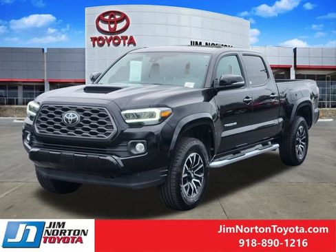 Used 2022 Toyota Tacoma TRD Sport w/ Technology Package RWD image 3