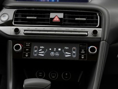 Used 2025 Genesis G70 2.5T image 15