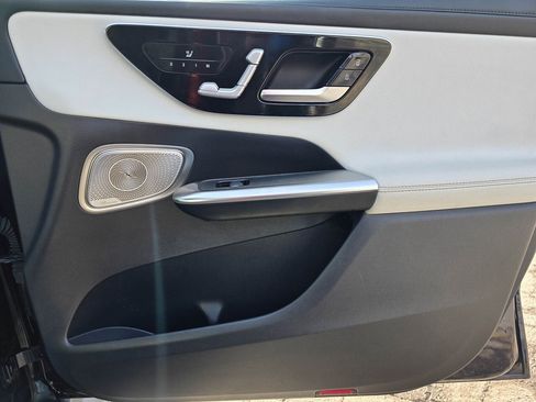 Used 2023 Mercedes-Benz GLC 300 4MATIC image 36