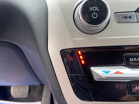 Used 2022 Ford Explorer XLT image 28