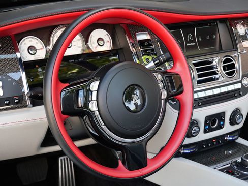 Used 2020 Rolls-Royce Dawn RWD image 17
