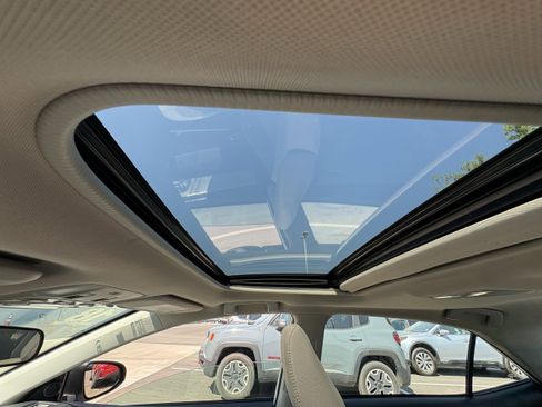 Used 2018 Toyota Corolla LE w/ LE Premium Package w/Moonroof FWD image 23