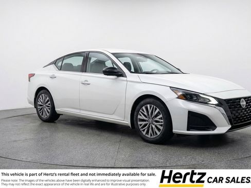 Used 2025 Nissan Altima 2.5 SV FWD image 1