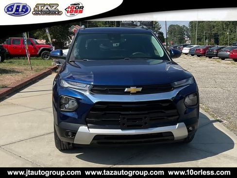 Used 2023 Chevrolet TrailBlazer LT w/ Convenience Package AWD/4WD image 2