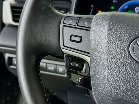 Used 2025 Toyota Camry SE FWD image 14