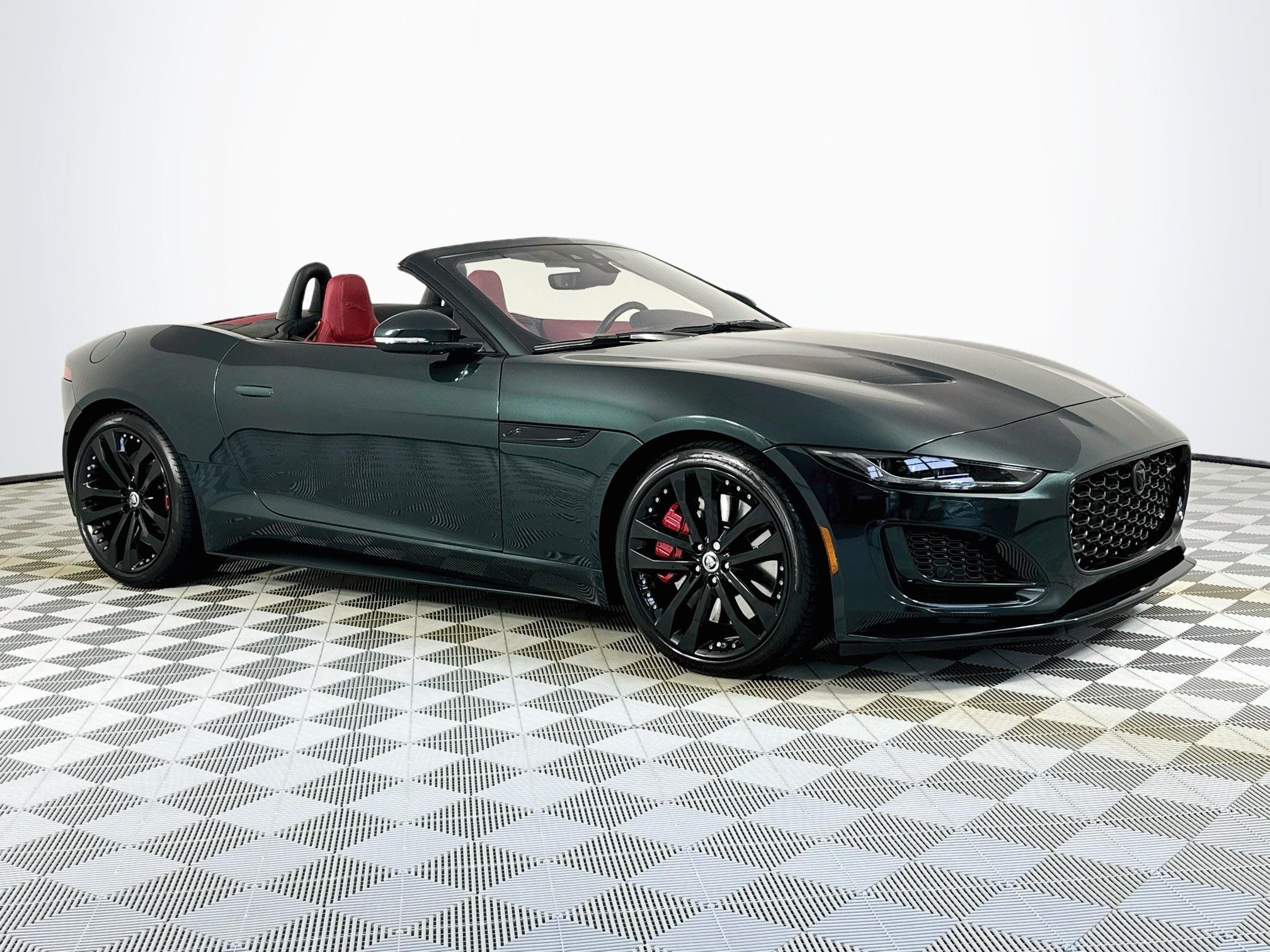 Used 2024 Jaguar F-TYPE R-Dynamic RWD image 3