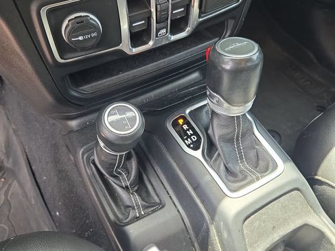 Used 2021 Jeep Gladiator Overland AWD/4WD image 15