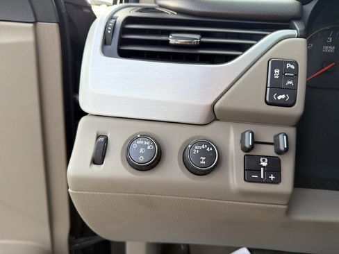 Used 2019 GMC Yukon SLT w/ HD Trailering Package image 11