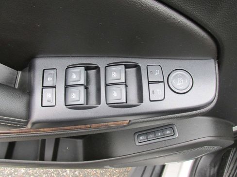 Used 2018 Chevrolet Suburban LT image 55