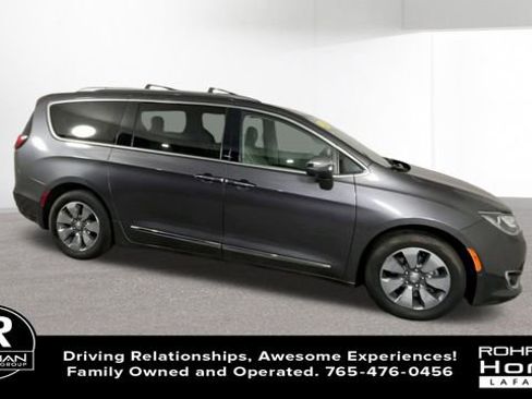 Used 2018 Chrysler Pacifica Limited w/ Advanced Safetytec Group image 2