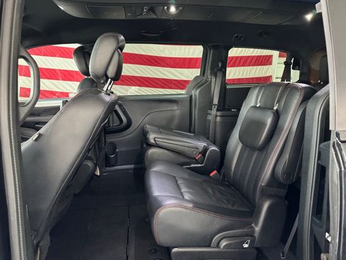 Used 2016 Dodge Grand Caravan R/T FWD image 10