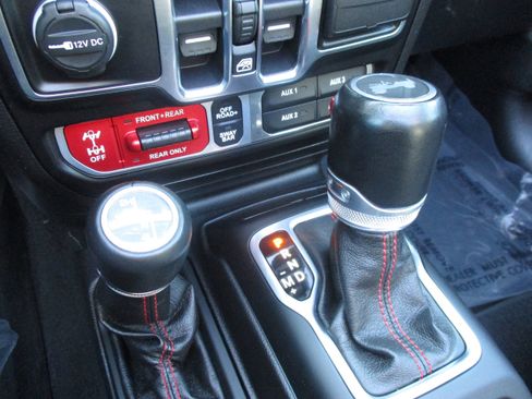 Used 2021 Jeep Wrangler Unlimited Rubicon w/ Uconnect 4C Nav & Sound Group image 32