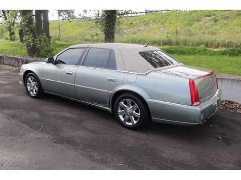 Used 2006 Cadillac DTS w/ Sun And Sound Package FWD image 4