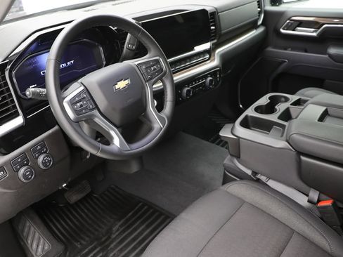 Used 2025 Chevrolet Silverado 2500 LT w/ Convenience Package AWD/4WD image 9