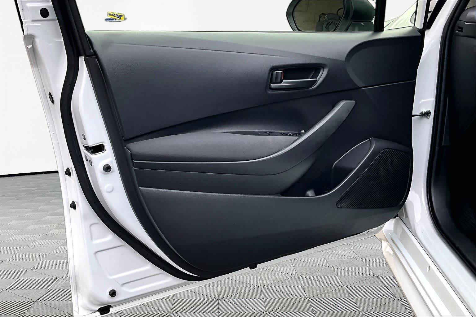 Used 2025 Toyota Corolla LE FWD image 22