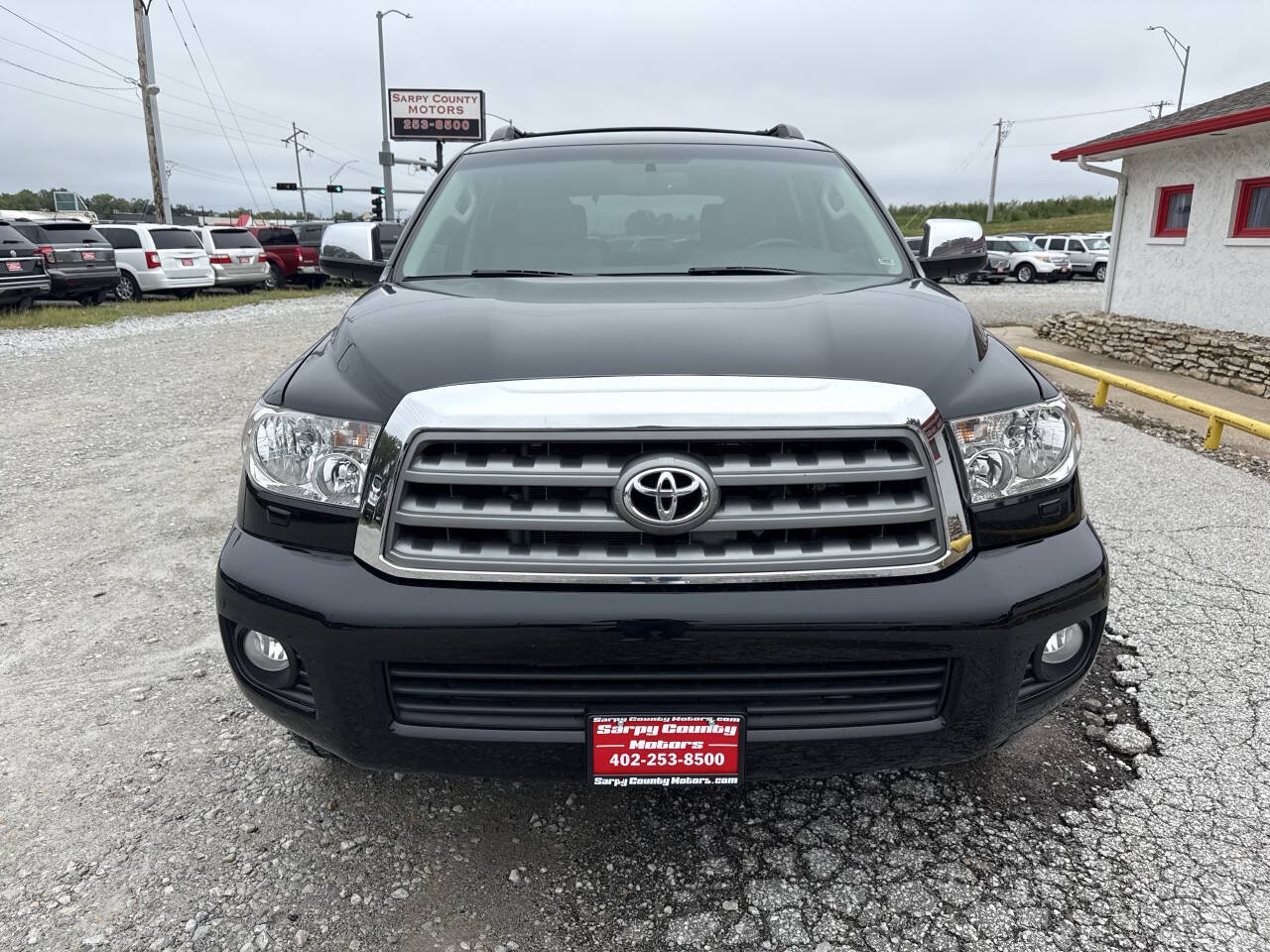 Used 2017 Toyota Sequoia Limited w/ Safety & Convenience Package AWD/4WD image 8