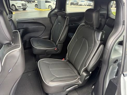 New 2026 Chrysler Pacifica Limited image 15