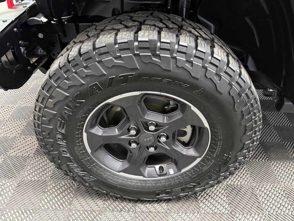 Used 2023 Jeep Gladiator Rubicon w/ LED Lighting Group AWD/4WD image 21