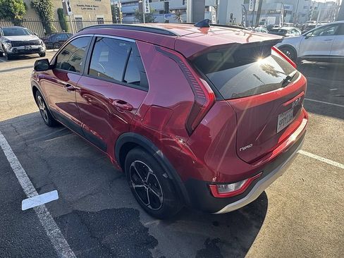 Used 2023 Kia Niro LX FWD image 2