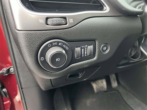 Certified 2020 Jeep Cherokee Limited w/ Luxury Group image 14