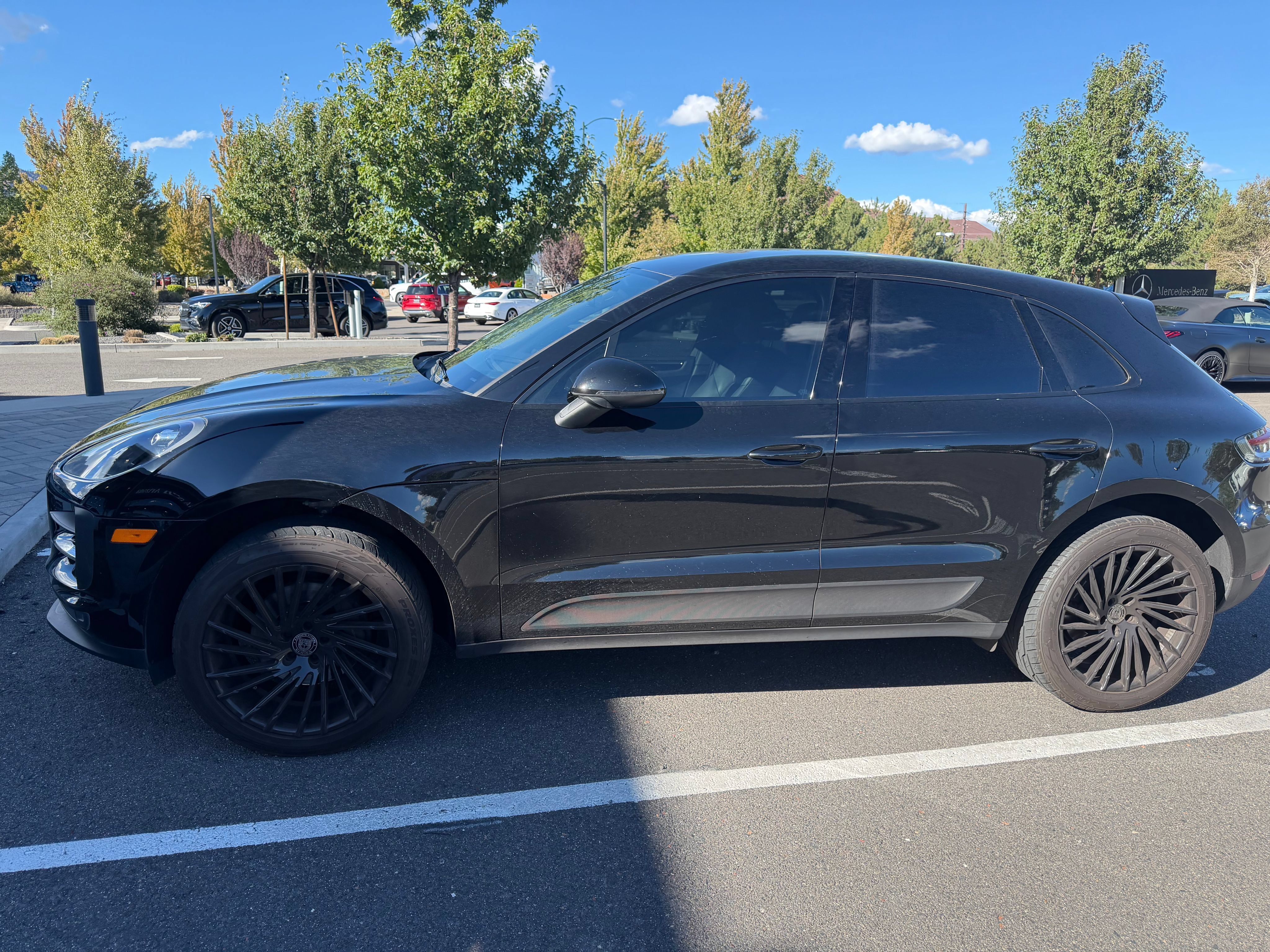 Used 2020 Porsche Macan AWD/4WD image 2