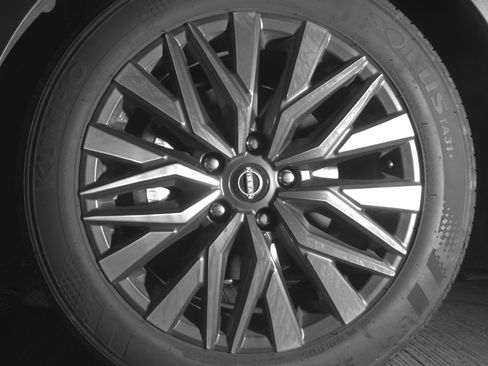 Used 2025 Nissan Altima 2.5 SV FWD image 12