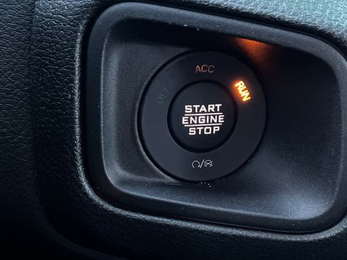 Used 2025 Jeep Wrangler Sport image 18