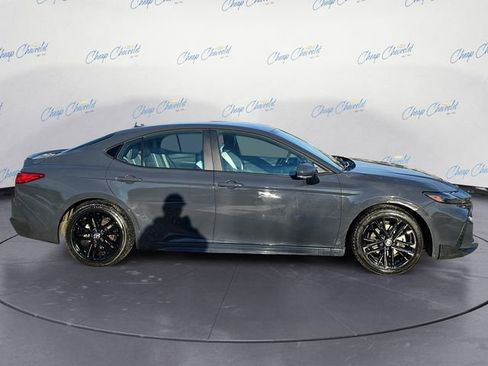 Used 2025 Toyota Camry SE image 6