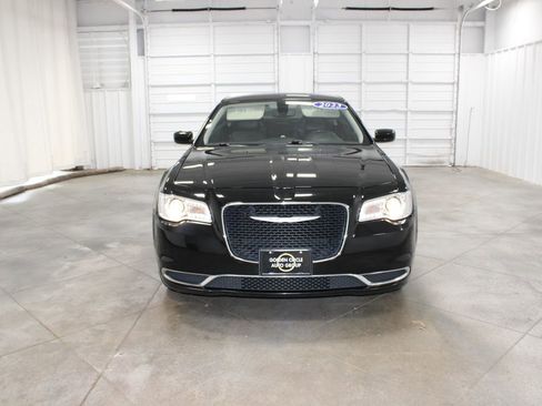 Used 2023 Chrysler 300 Touring AWD/4WD image 3