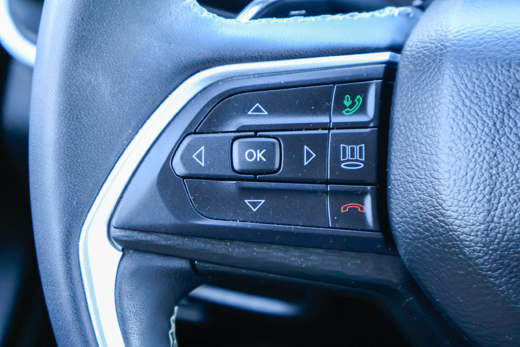 Used 2023 Jeep Grand Cherokee L Laredo RWD image 16