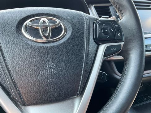 Used 2014 Toyota Highlander Limited w/ Driver Technology Package AWD/4WD image 21