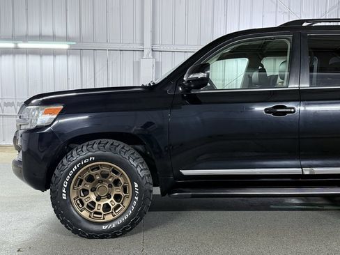 Used 2016 Toyota Land Cruiser image 16