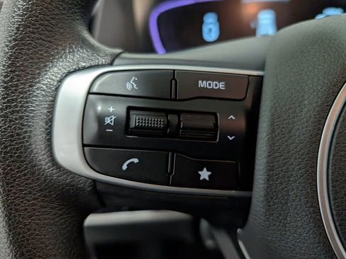 Used 2025 Kia Sportage LX image 17