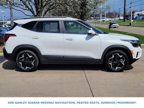 Used 2024 Kia Seltos EX AWD/4WD image 2