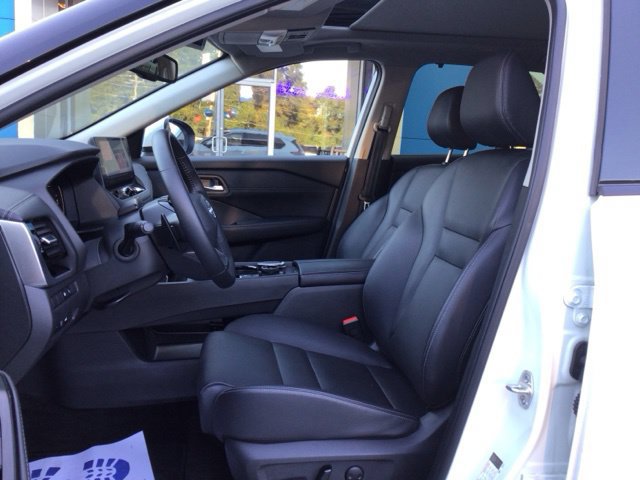 Used 2025 Nissan Rogue SL w/ Tech Package AWD/4WD image 7