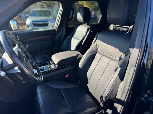 Used 2018 Land Rover Discovery HSE image 9