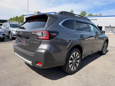 Used 2025 Subaru Outback Limited AWD/4WD image 13