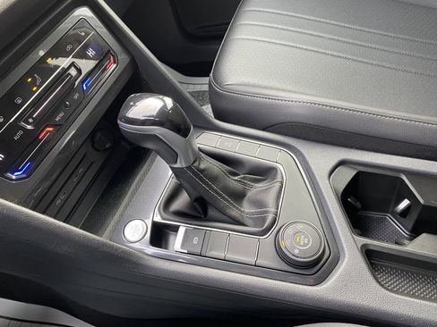 Used 2023 Volkswagen Tiguan SE image 29