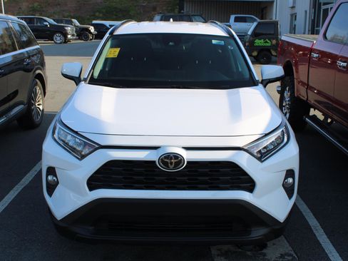 Used 2021 Toyota RAV4 XLE image 2
