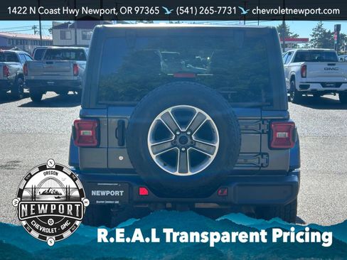 Used 2019 Jeep Wrangler Unlimited Sahara AWD/4WD image 6