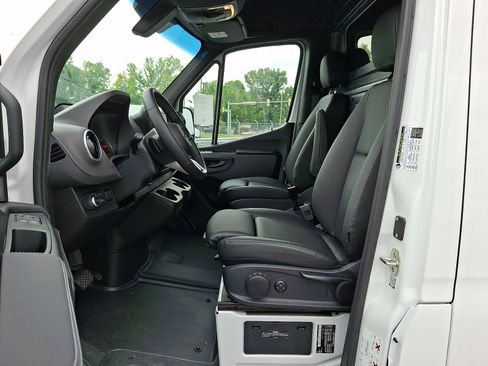Used 2025 Mercedes-Benz Sprinter 2500 image 15